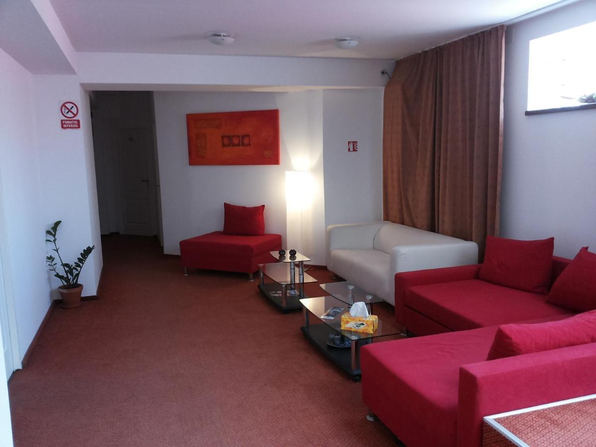 Hotel Oxigen Петрошань Екстер'єр фото